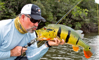Pat Ehlers kissing a Peacock fish