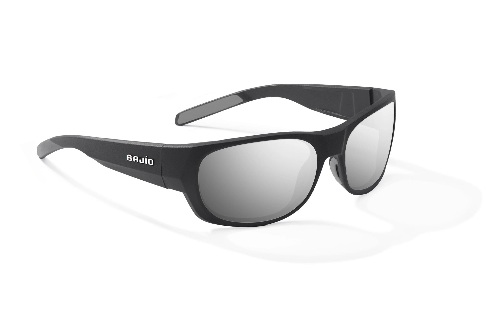 Black Bajío Darien polarized sunglasses with wide temples for fishing glare protection
