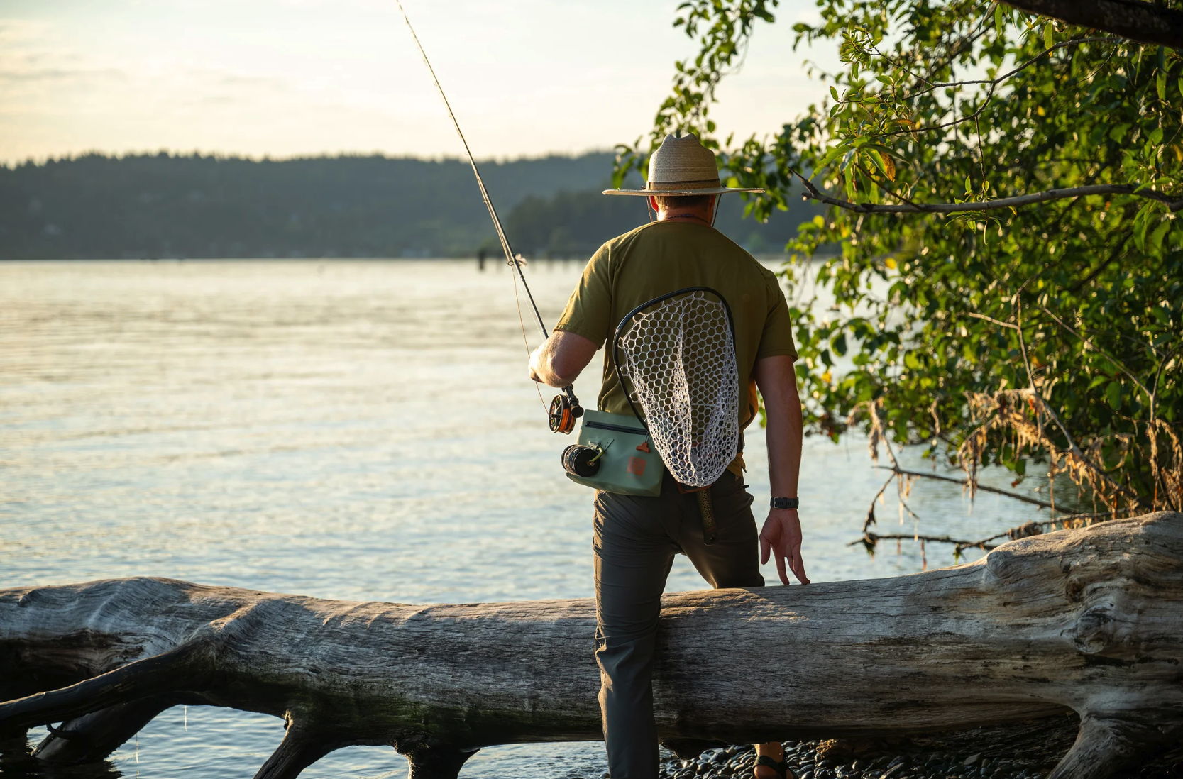 Carbon fiber Fishpond Nomad Yampa Net ideal for fresh and saltwater fishing