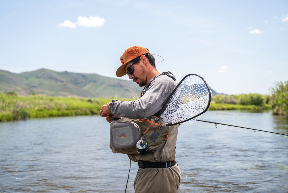 Organized fly fishing pack – Fishpond Summit Sling 2.0 with lash tabs