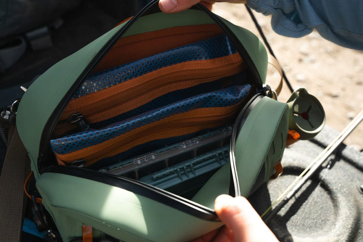 Fishpond Thunderhead Submersible Lumbar Pack Small provides ample organization for your fly fishing gear insise.
