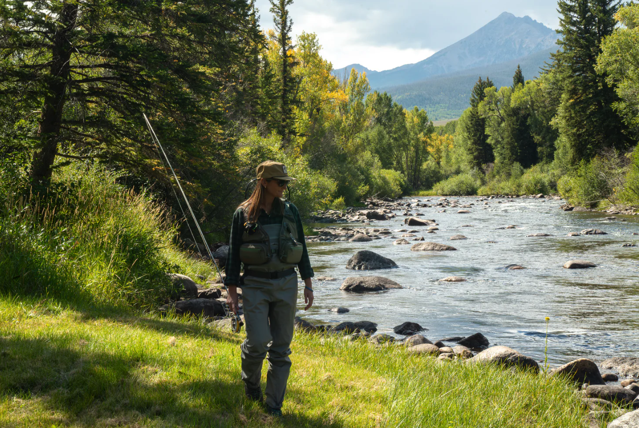 Comfortable FlyLite Vest for women’s fishing, with built-in net slot