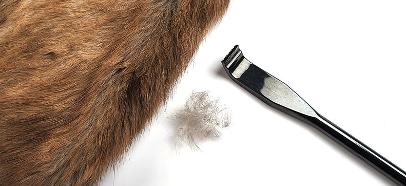 Hareline Ceramic Zirconia Dubbing Rake Action 2