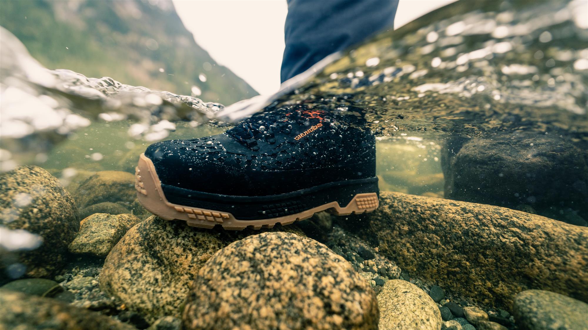 Fly fishing wading boot gripping submerged stones high traction rubber sole performance