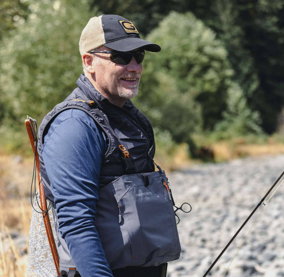 Vertical zip entry chest storage pockets in Grundens Vector Waders for easy access to gear