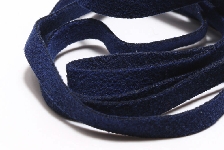 Fly tying leech fishing flies.