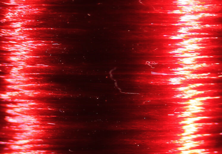 Veevus Floss in vibrant red for fly tying - ideal for creating striking thoraxes and bodies.