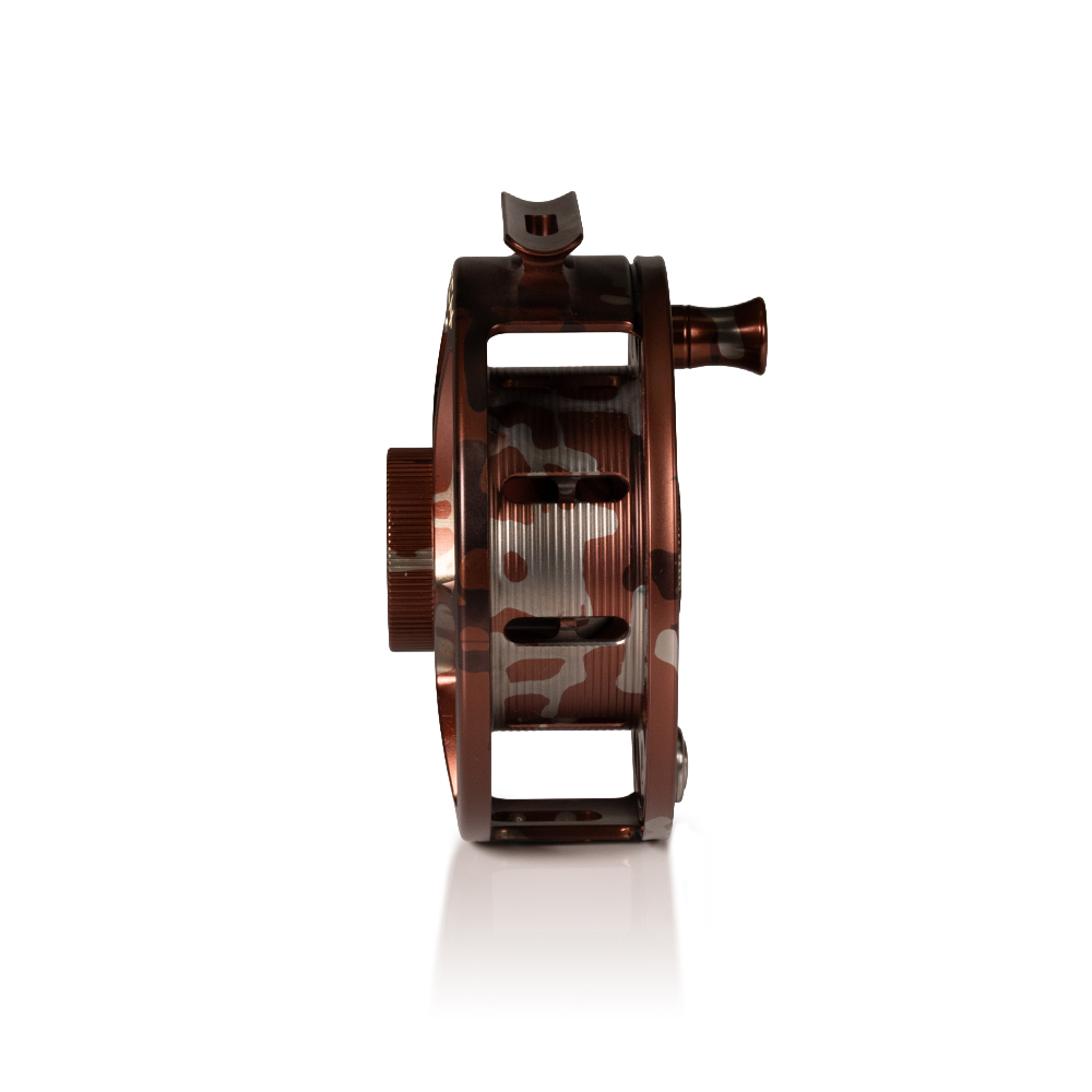 Hatch Iconic 7 Plus camo reel side angle showing structural frame stability and large arbor capacity for fast line pickup