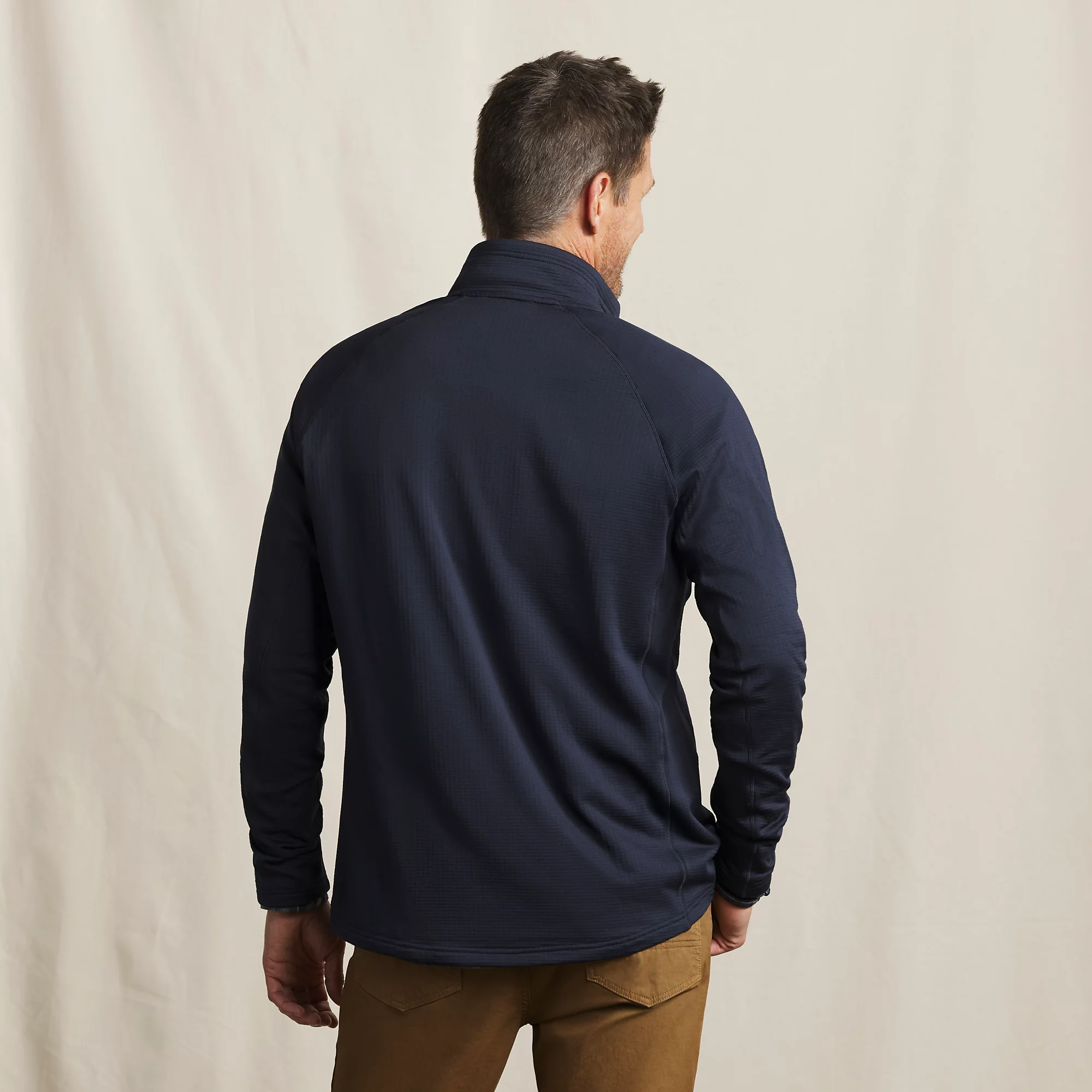Rear view of men's Orvis Horseshoe Hills fishing fleece quarter zip showing raglan sleeves and comfortable outdoor fit