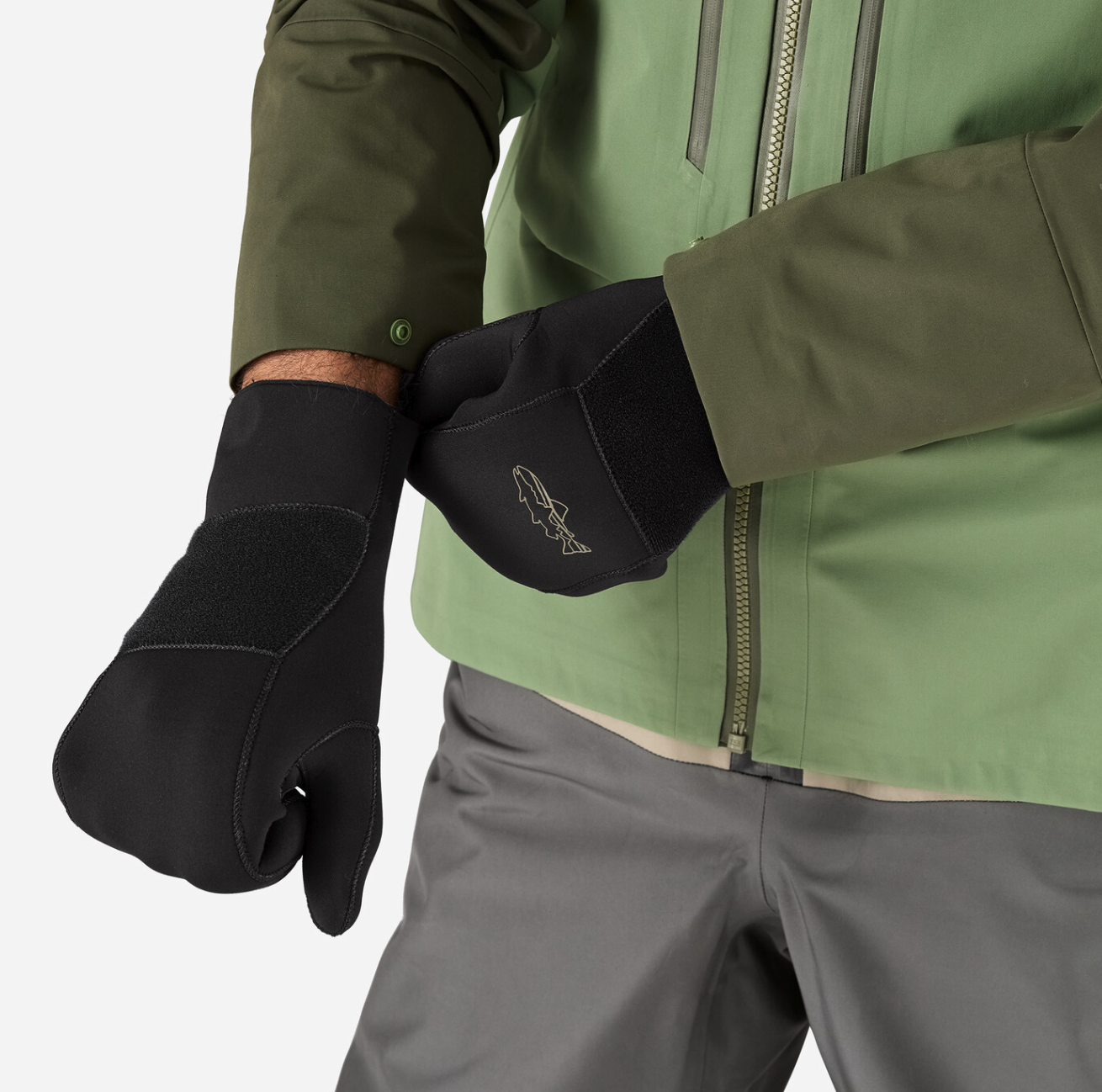 Functional and stylish Patagonia Homepool Mitt Gloves, ideal for anglers seeking performance and comfort.