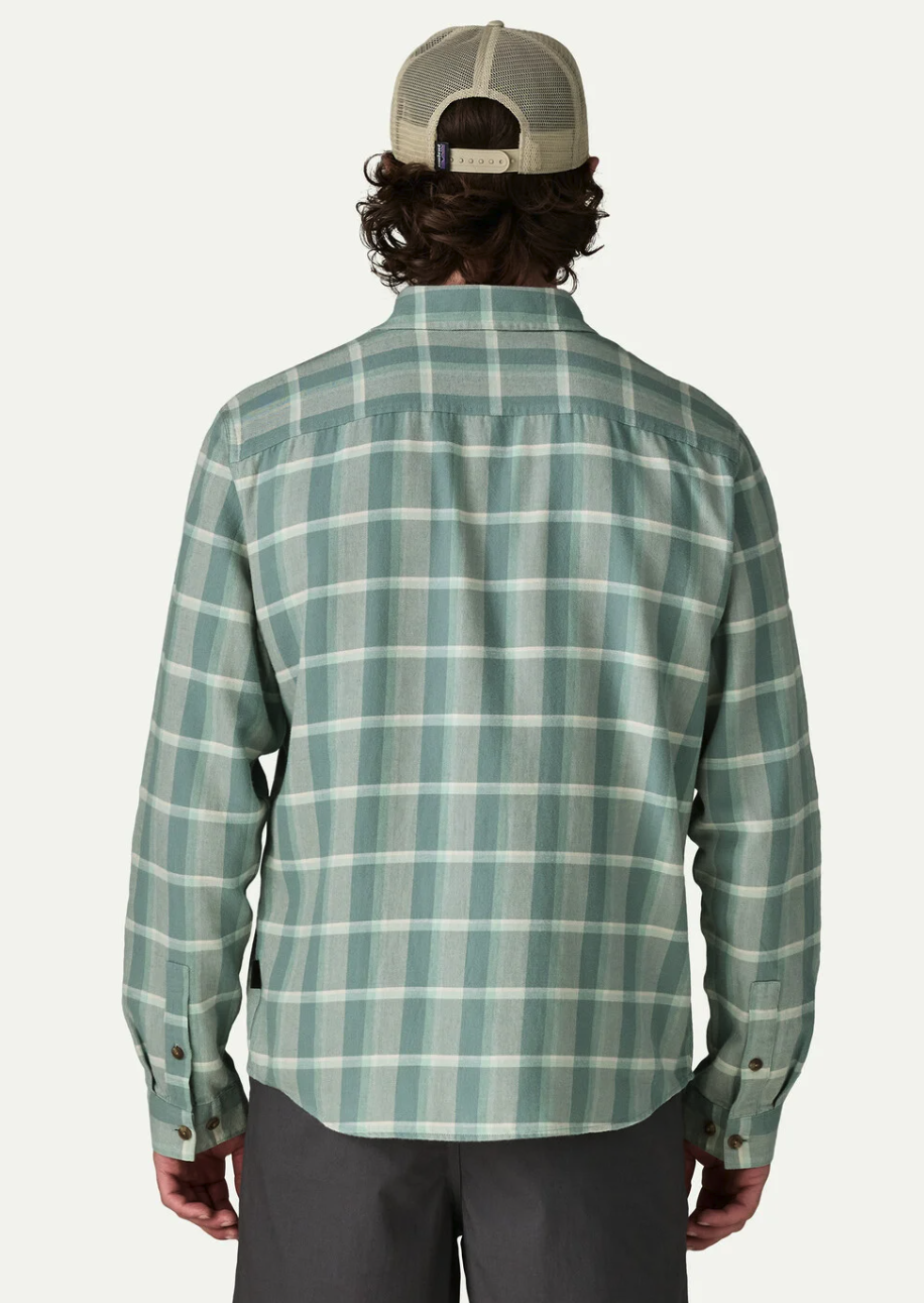 Back of model wearing  Patagonia Long-Sleeved Lightweight Fjord Flannel Shirt MLSA