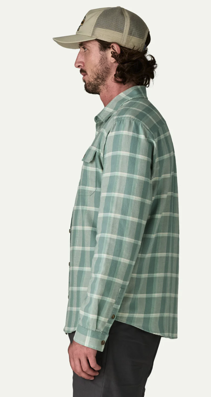 Side of model wearing  Patagonia Long-Sleeved Lightweight Fjord Flannel Shirt MLSA