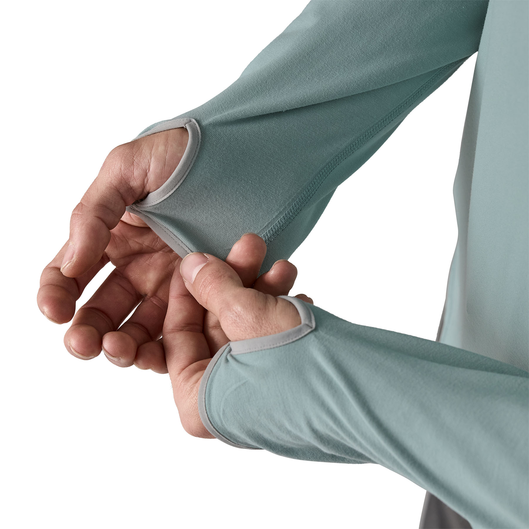 Model showing thumb loop built into the sleeve of Patagonia's  Men's Tropic Comfort Natural Graphic Sun Hoody