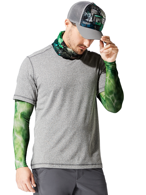 Buff UV Insect Shield Arm Sleeves Bugslinger Water Camo Green Model Buff UV Insect Shield Arm Sleeves Bugslinger Water Camo Green Model