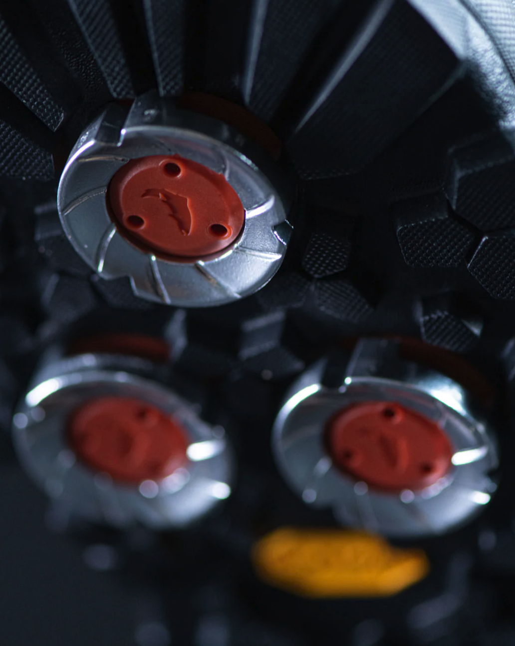 Simms G4 PRO Powerlock Cleats Aluminum integrate easily for added traction.