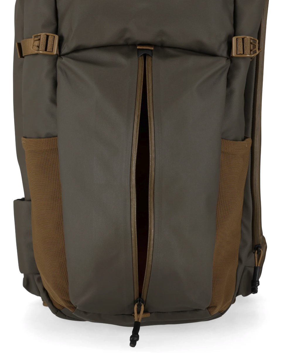 Front zipper open on Simms Headwaters Backpack
