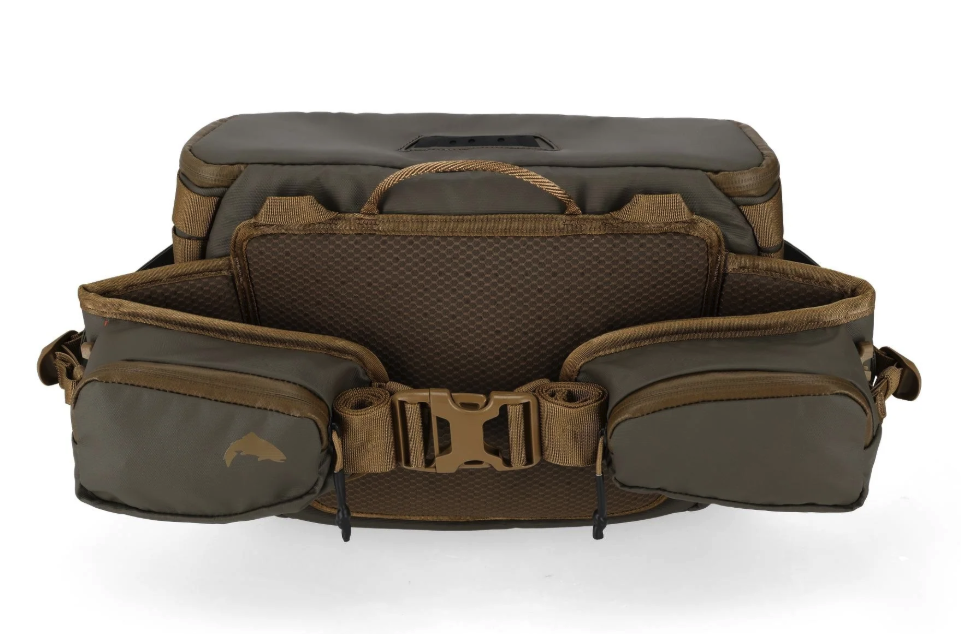 Front buckle view of belt of Simms Headwaters Hip Pack in hickory color.