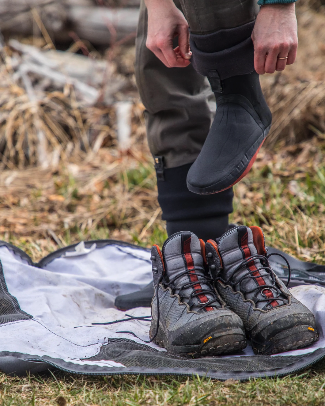 Close-up of Simms Taco Bag's convenient carry handles and robust zipper.