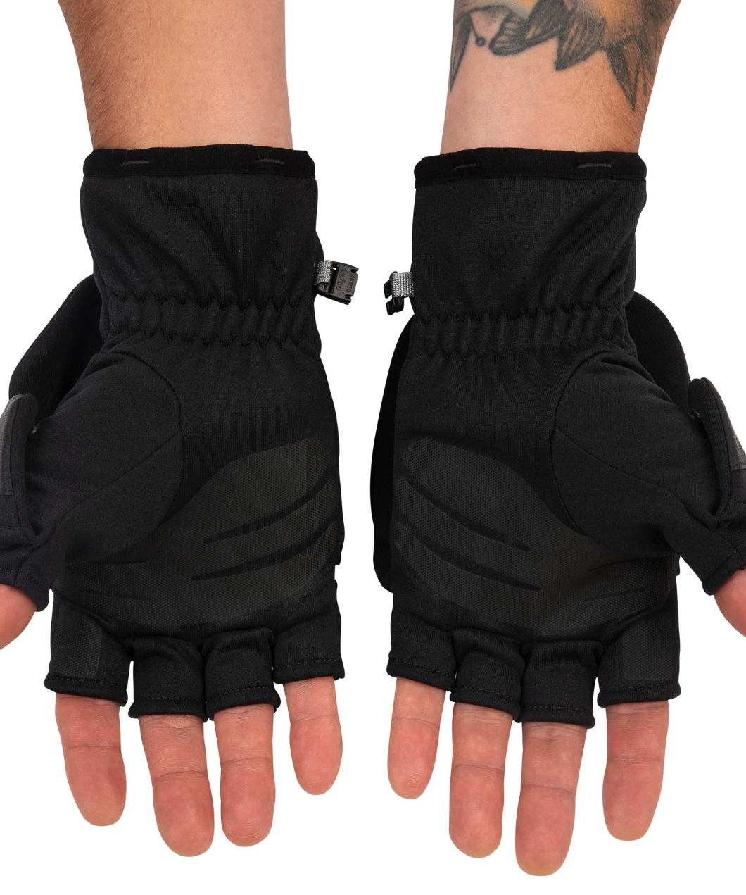 Foldover mitt design by Simms for added dexterity while fishing.