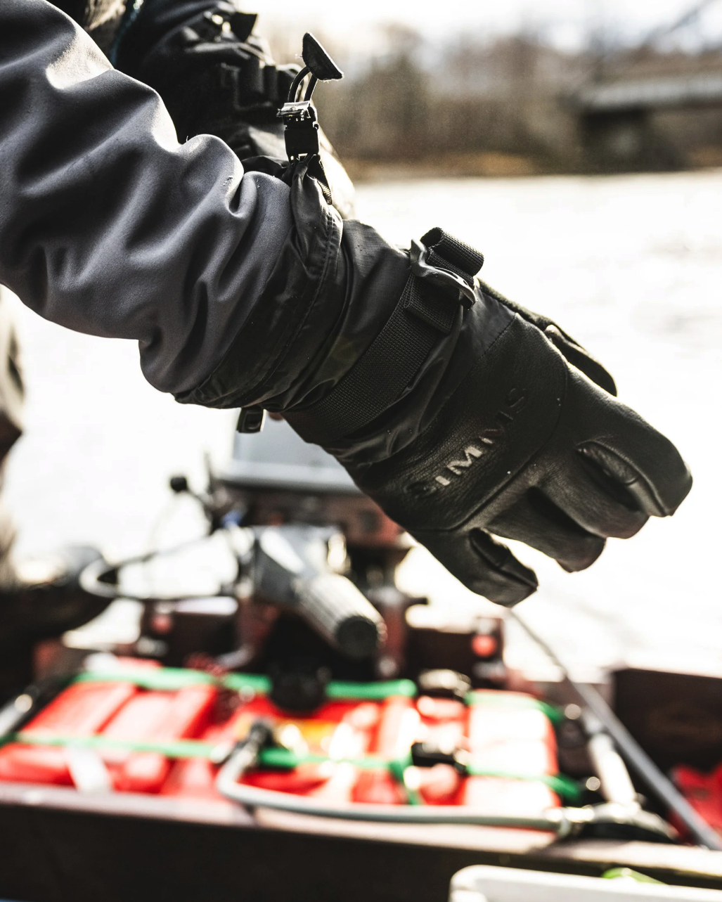 Simms Guide Insulated Glove with advanced insulation - perfect for winter fishing and hiking.