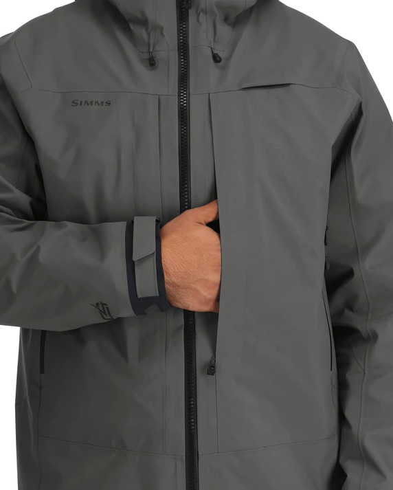 Lightweight Simms G4 PRO jacket with YKK water-resistant zippers.