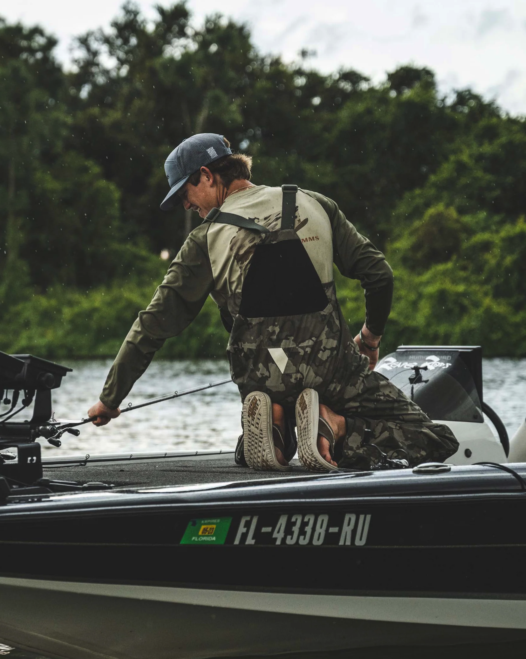Stay protected with Simms Challenger Bibs, designed for heavy-duty fishing use.