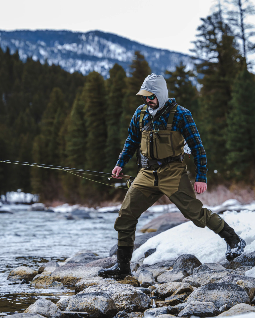 TIZIP waterproof center front zipper for complete protection in Simms Freestone Bootfoot Waders