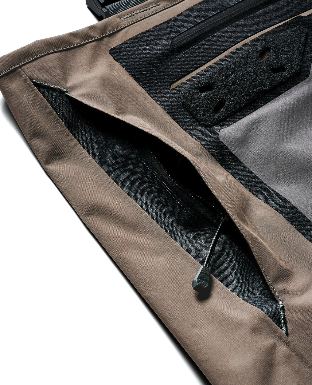Simms G3 Pro Guide fly fishing waders featuring a side-entry zippered handwarmer pocket
