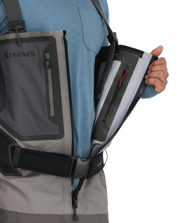 Snag-free neoprene wading belt in Simms G4Z Waders for easy adjustment and lumbar support