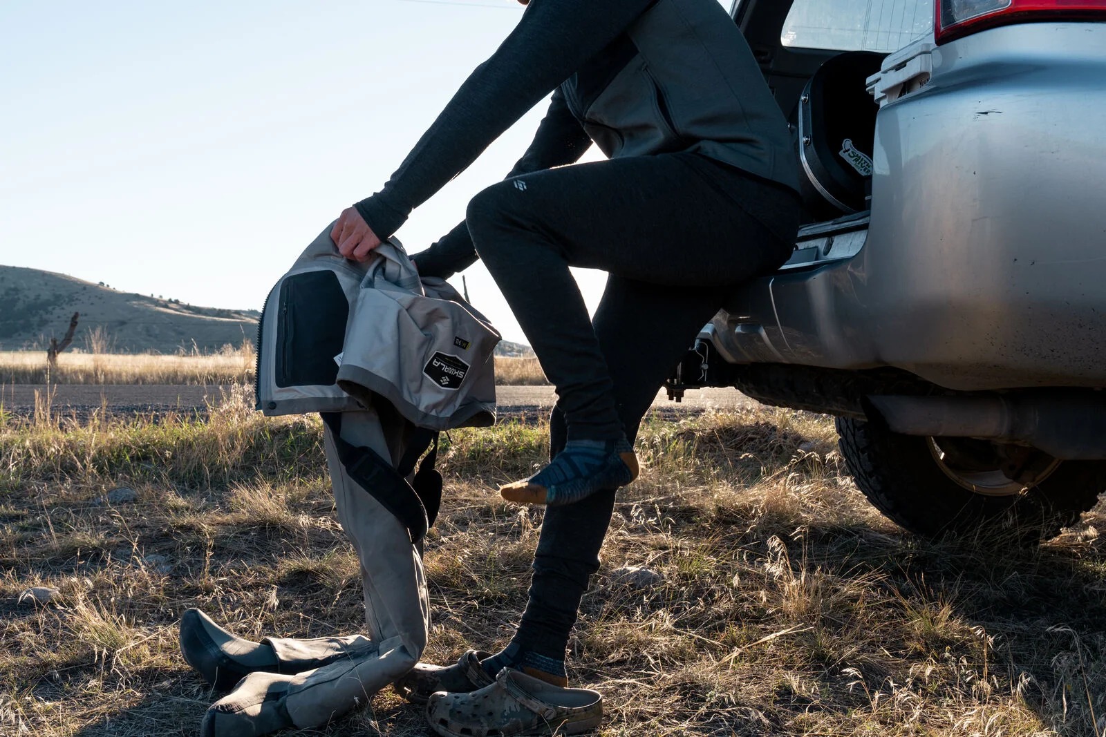 Angler wearing Skwala Thermo 260 Merino base layer pants under fishing waders in cold weather