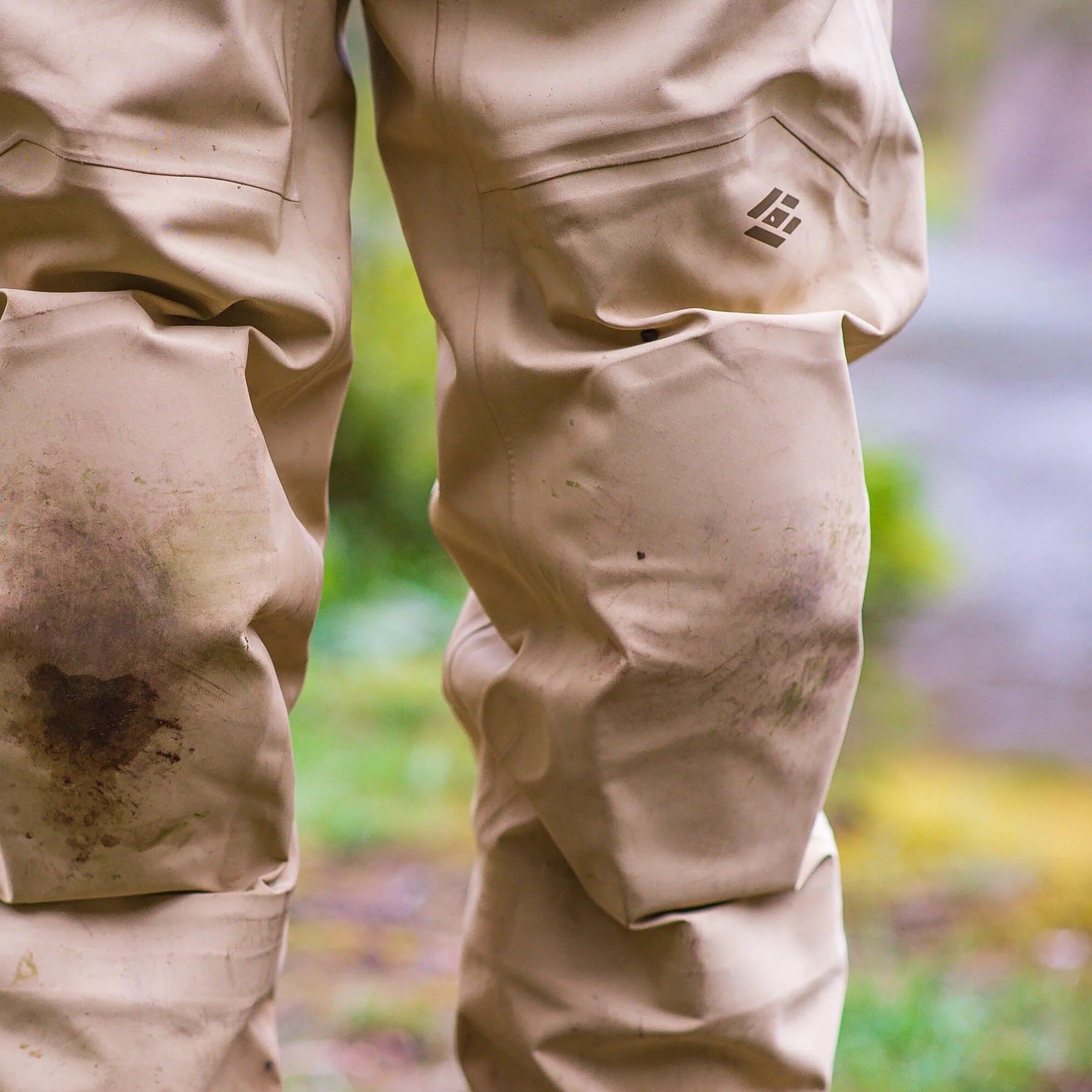 - Skwala Backeddy fly fishing waders with removable foam knee pads for comfort on the river