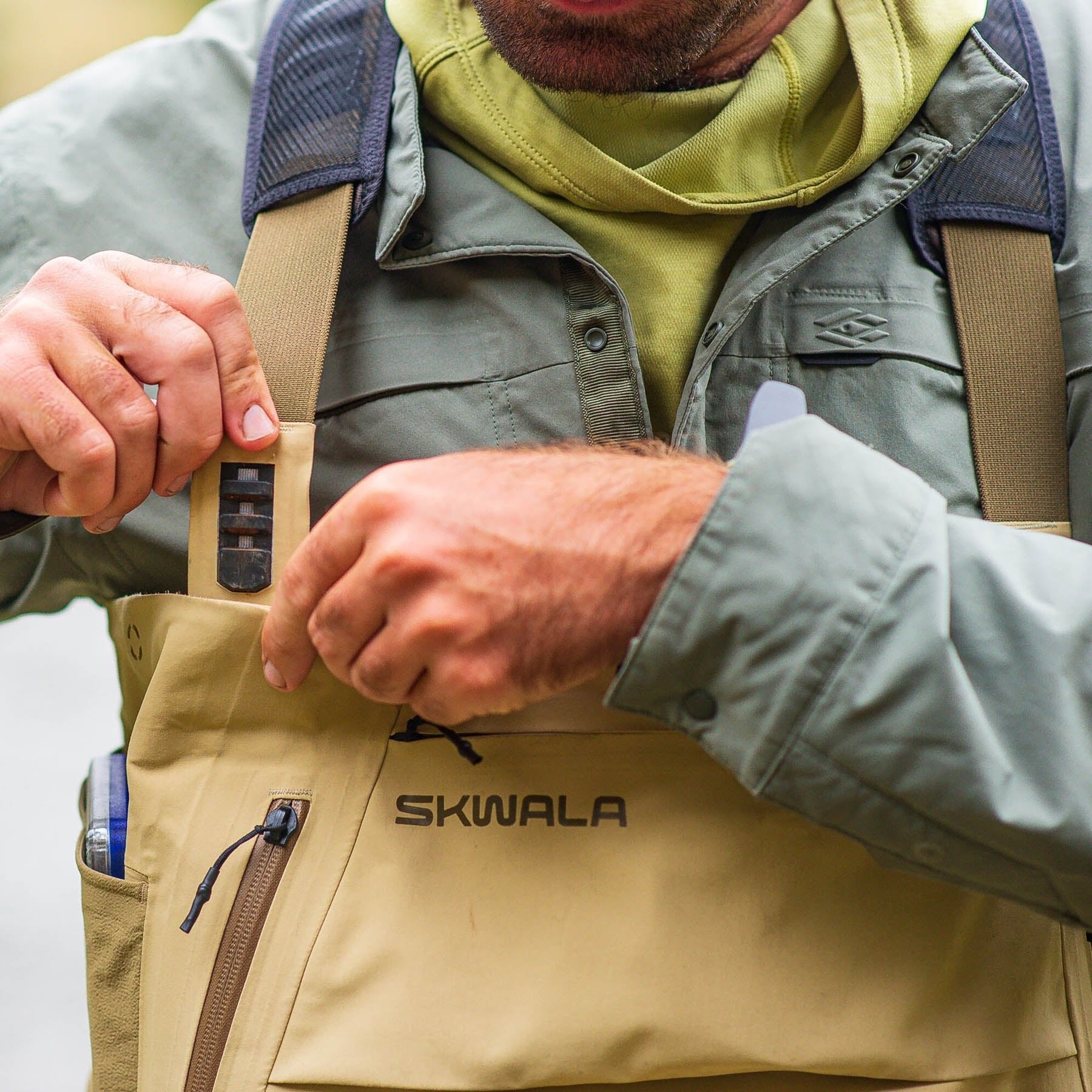 Skwala Backeddy Waders magnetic buckle-free shoulder straps for easy entry and exit