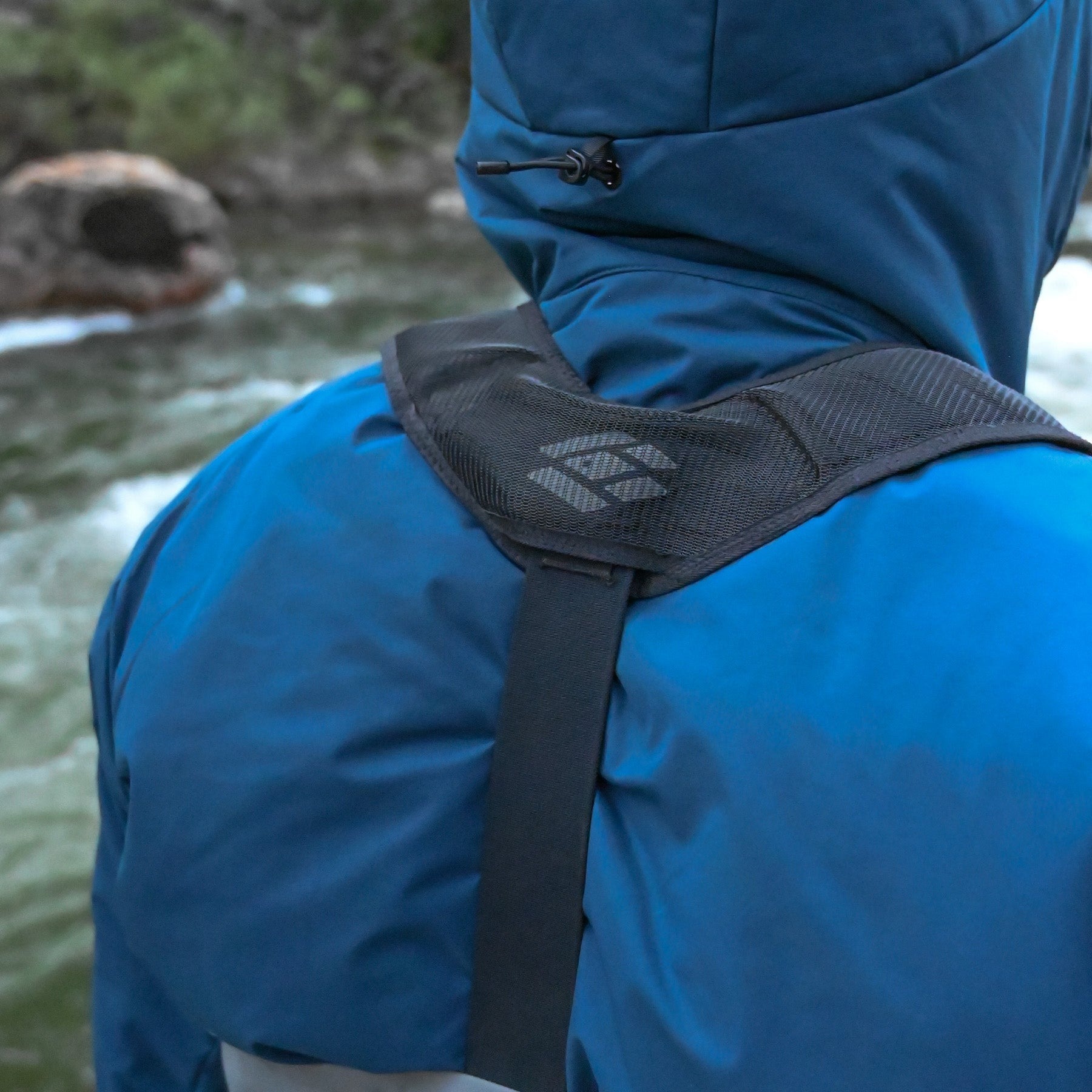 Buckle-less shoulder harness system on Skwala RS Zip Front fly fishing waders showing ergonomic suspension design
