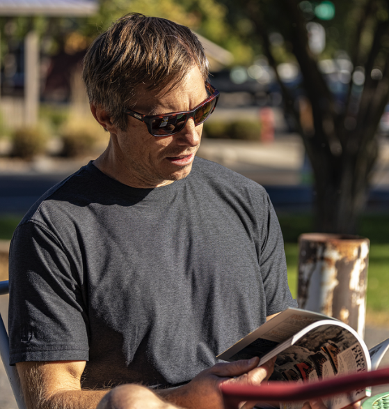 Suncloud Mayor Polarized Reader Sunglasses feature bifocals in these fishing sunglasses.