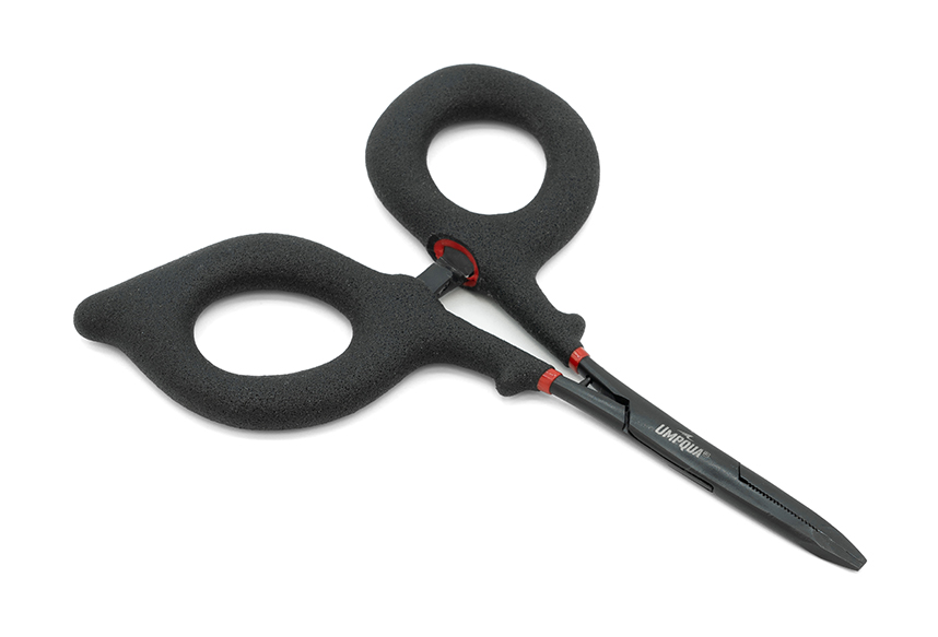 Durable Umpqua River Grip PS Clamp 5" featuring a hook eye cleaner for optimal fly maintenance.