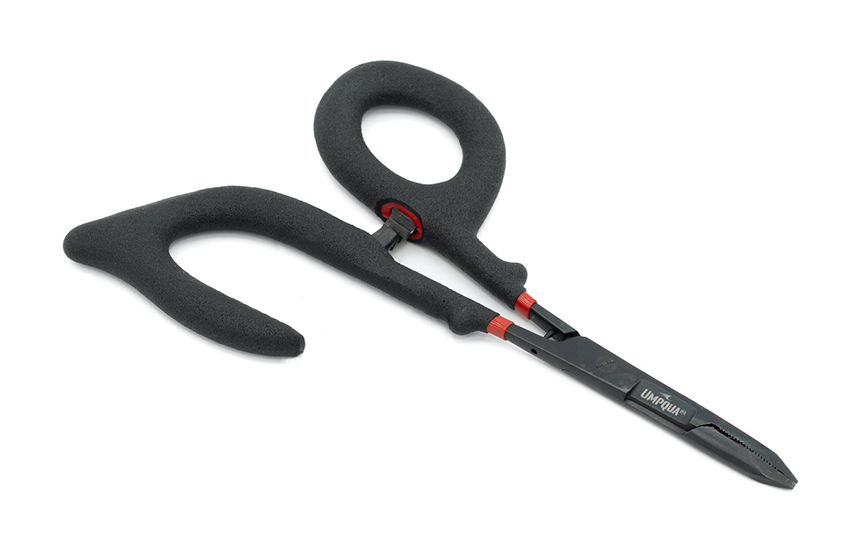 Durable Umpqua Open Scissor Clamps designed for ease of use in wet conditions with an open loop grip.