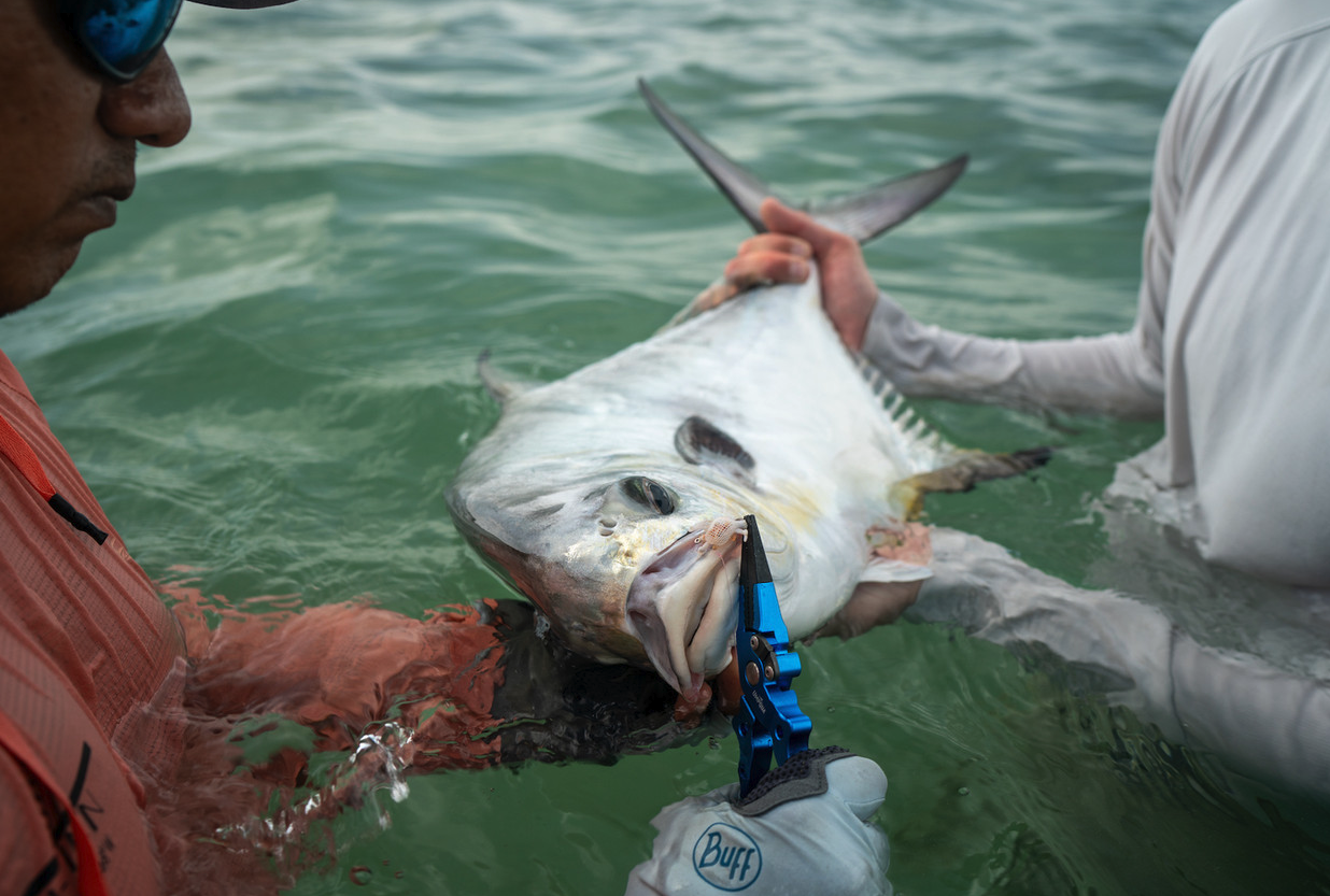 Umpqua RiverRun Big Game Pliers with protective sheath, perfect for serious anglers.